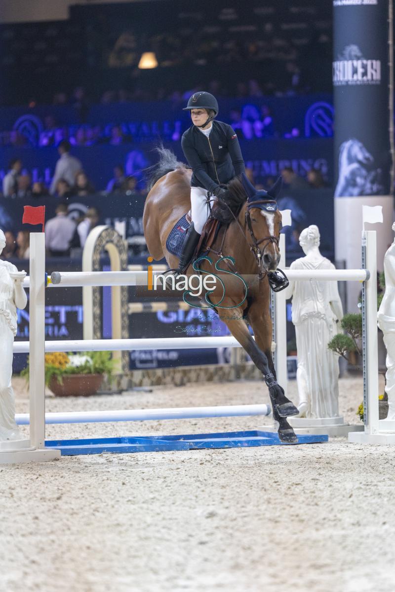 Sadran Jeanne (FRA) riding Funky Boy des Reves_Verona_20241109_SS358198.jpg